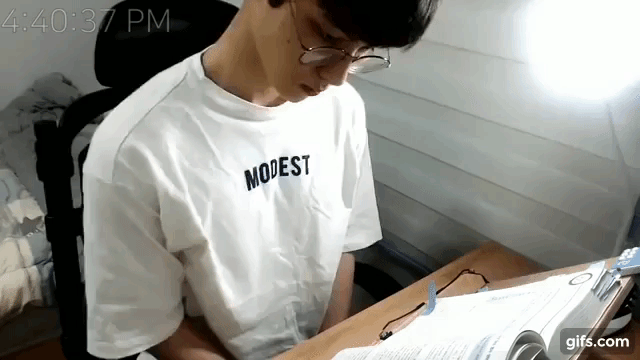 Hotboy học bài Hàn Quốc công khai tin nhắn bị gạ tình: 17 nghìn USD cho một đêm phục vụ quý bà U40 Hotboy học bài Hàn Quốc công khai tin nhắn bị gạ tình: 17 nghìn USD cho một đêm phục vụ quý bà U40
