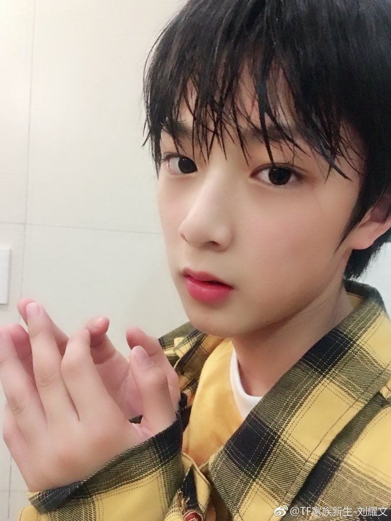 Lý do nào giúp nhóm nhạc đàn em của TFBoys được Dispatch gọi là 'tân binh nổi tiếng nhất Đại lục'? Lý do nào giúp nhóm nhạc đàn em của TFBoys được Dispatch gọi là 'tân binh nổi tiếng nhất Đại lục'?