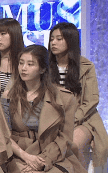Fan đau lòng khi thấy IZ*ONE kiệt sức, không mở nổi mắt dù đang lên sóng truyền hình Fan đau lòng khi thấy IZ*ONE kiệt sức, không mở nổi mắt dù đang lên sóng truyền hình