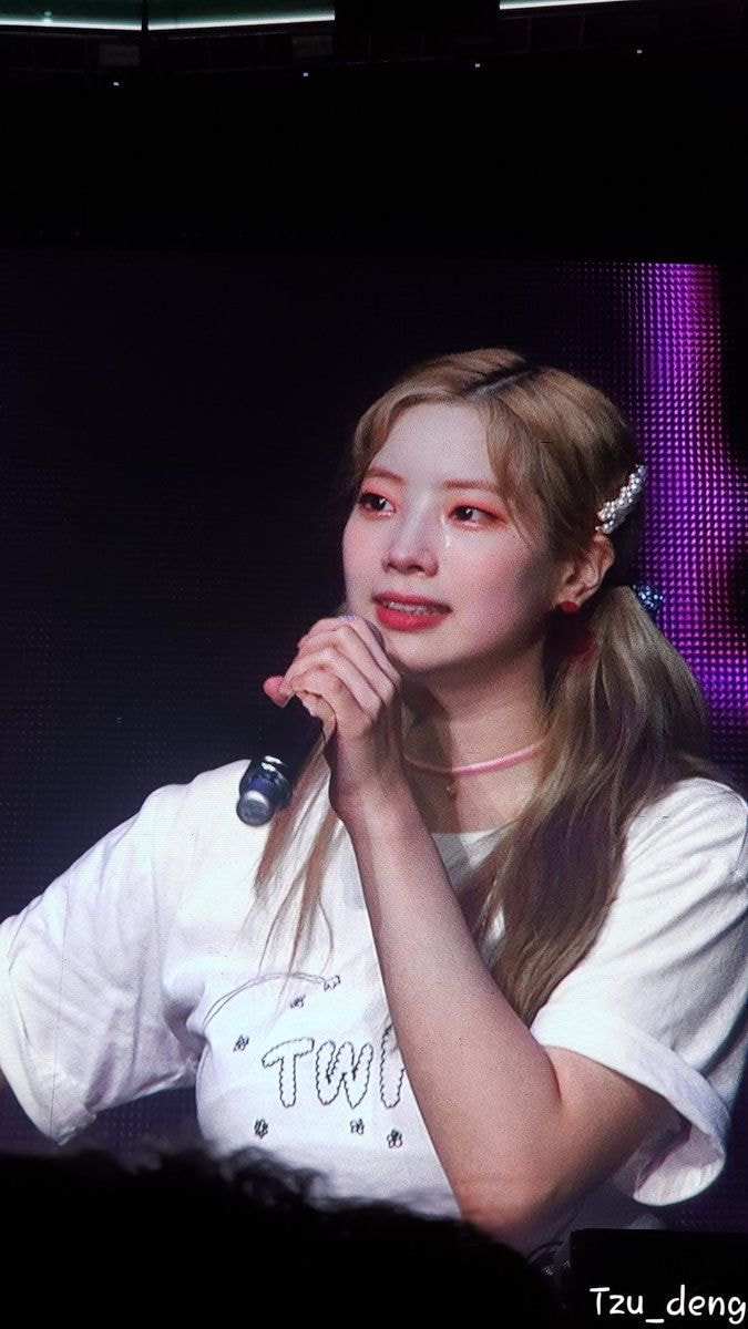 Thiếu vắng Mina, concert của TWICE chìm trong biển nước mắt vì những lời hứa về con số 9 Thiếu vắng Mina, concert của TWICE chìm trong biển nước mắt vì những lời hứa về con số 9