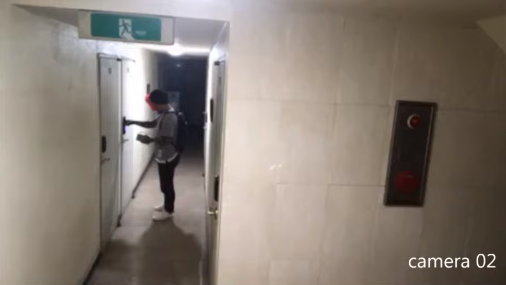 Lại có thêm clip gã trai đeo mặt nạ hề biến thái lởn vởn ở Silimdong khiến dân Hàn hoảng sợ Lại có thêm clip gã trai đeo mặt nạ hề biến thái lởn vởn ở Silimdong khiến dân Hàn hoảng sợ