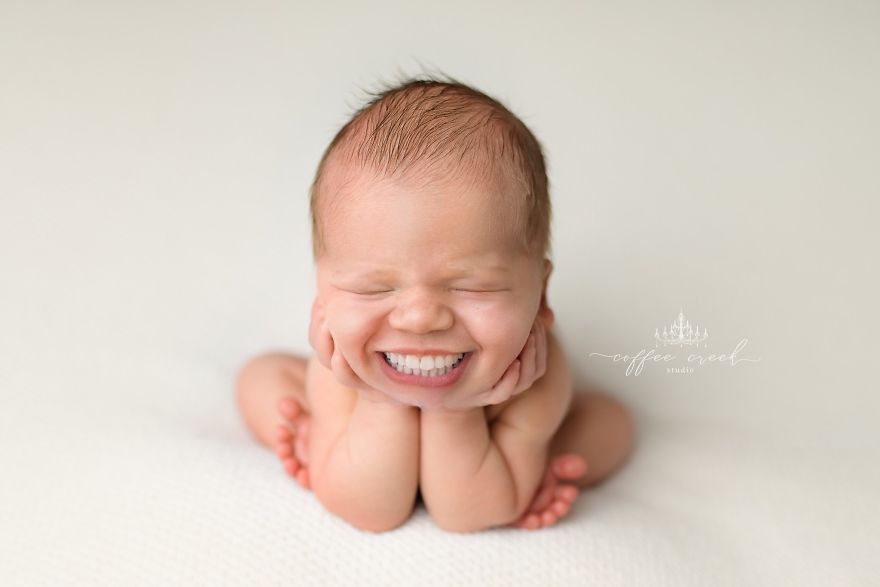 Trẻ sơ sinh cười khoe răng: Hình ảnh tưởng vô hại mà làm sởn hết da gà Trẻ sơ sinh cười khoe răng: Hình ảnh tưởng vô hại mà làm sởn hết da gà