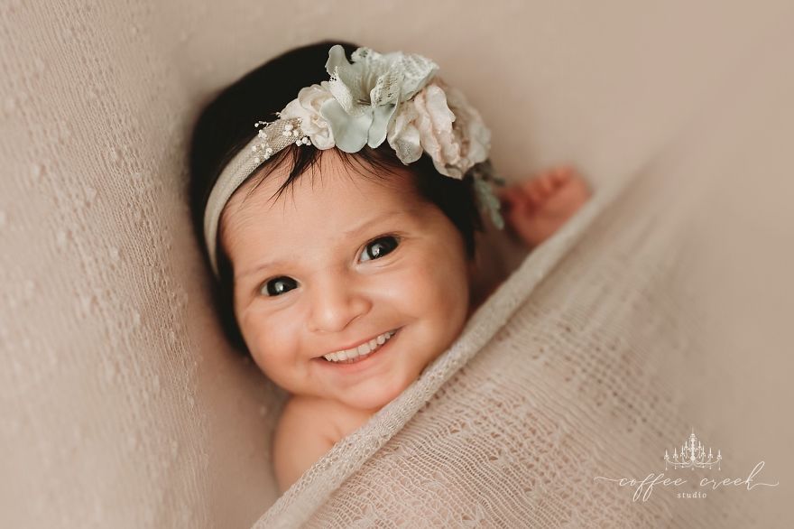 Trẻ sơ sinh cười khoe răng: Hình ảnh tưởng vô hại mà làm sởn hết da gà Trẻ sơ sinh cười khoe răng: Hình ảnh tưởng vô hại mà làm sởn hết da gà