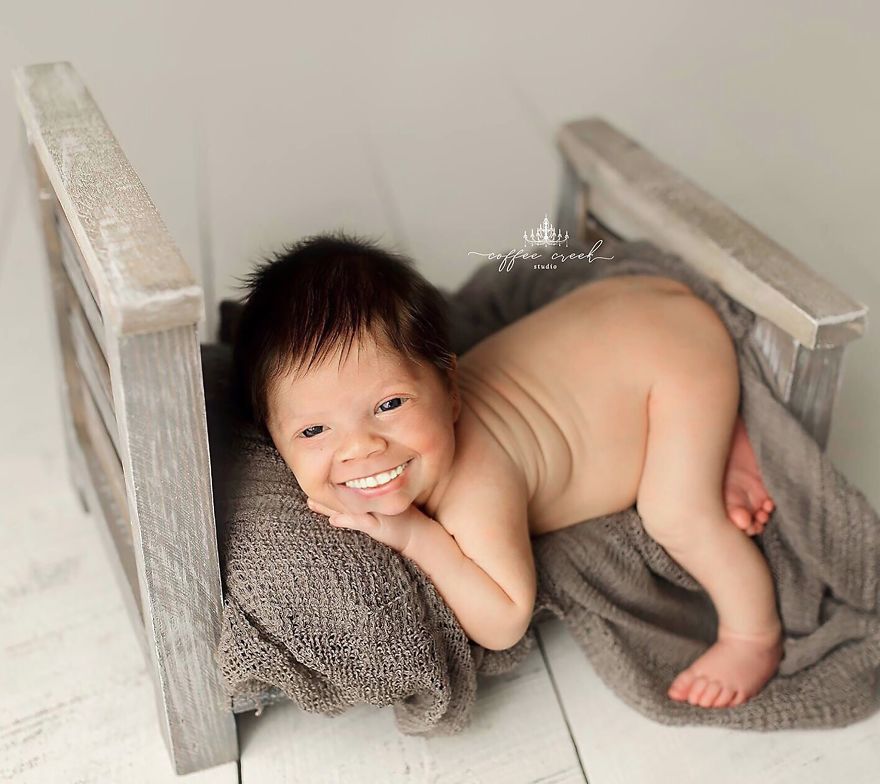 Trẻ sơ sinh cười khoe răng: Hình ảnh tưởng vô hại mà làm sởn hết da gà Trẻ sơ sinh cười khoe răng: Hình ảnh tưởng vô hại mà làm sởn hết da gà