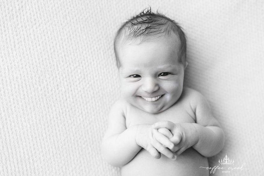 Trẻ sơ sinh cười khoe răng: Hình ảnh tưởng vô hại mà làm sởn hết da gà Trẻ sơ sinh cười khoe răng: Hình ảnh tưởng vô hại mà làm sởn hết da gà