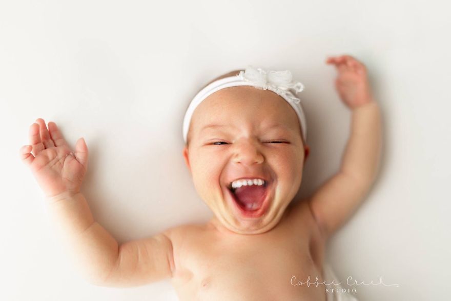 Trẻ sơ sinh cười khoe răng: Hình ảnh tưởng vô hại mà làm sởn hết da gà Trẻ sơ sinh cười khoe răng: Hình ảnh tưởng vô hại mà làm sởn hết da gà