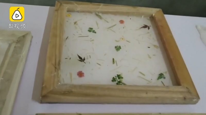 Một sở thú ở Vân Nam, Trung Quốc gây tranh cãi khi dùng phân gấu trúc làm quà lưu niệm Một sở thú ở Vân Nam, Trung Quốc gây tranh cãi khi dùng phân gấu trúc làm quà lưu niệm