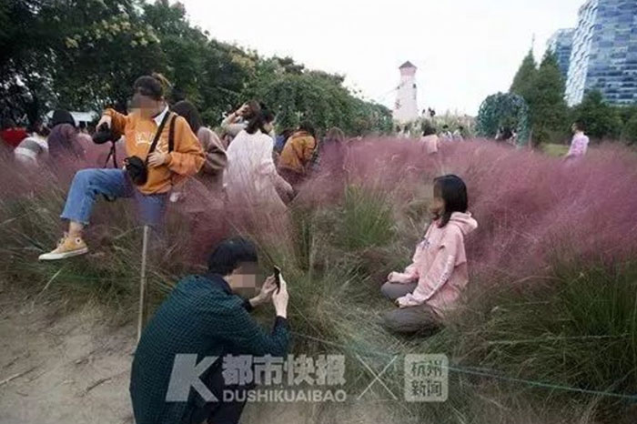 24 bức ảnh khiến bạn nghẹn lời trước ý thức 'âm vô cực' của một bộ phận khách du lịch trên thế giới 24 bức ảnh khiến bạn nghẹn lời trước ý thức 'âm vô cực' của một bộ phận khách du lịch trên thế giới