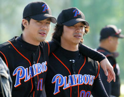 Playboys - Đội bóng chày quyền lực nhất xứ Hàn, muốn gặp các sao nam hạng A nổi tiếng nhất cứ đến đây Playboys - Đội bóng chày quyền lực nhất xứ Hàn, muốn gặp các sao nam hạng A nổi tiếng nhất cứ đến đây