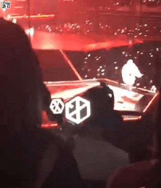 Những kiểu fan nước ngoài mà fan Hàn ghét cay ghét đắng: Thích thể hiện hay yêu idol quá mà thôi? Những kiểu fan nước ngoài mà fan Hàn ghét cay ghét đắng: Thích thể hiện hay yêu idol quá mà thôi?