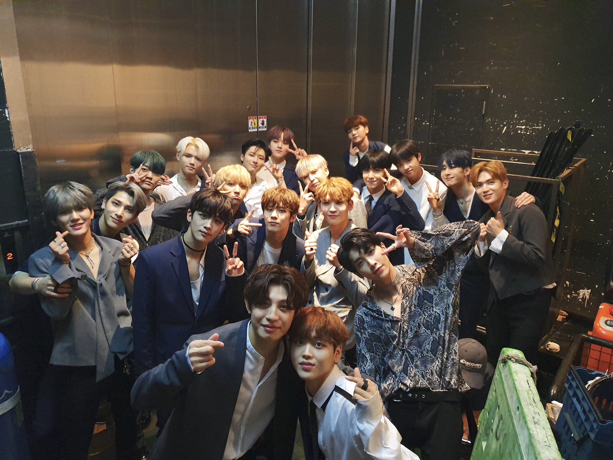 Netizen Hàn không ngừng so sánh Wanna One và X1 chỉ vì 1 chi tiết nhỏ liên quan đến công ty chủ quản Netizen Hàn không ngừng so sánh Wanna One và X1 chỉ vì 1 chi tiết nhỏ liên quan đến công ty chủ quản
