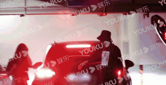 Ngô Diệc Phàm xuất hiện sau scandal tình ái, fan cảnh cáo: 'Cân nhắc cán cân danh tiếng và phụ nữ' Ngô Diệc Phàm xuất hiện sau scandal tình ái, fan cảnh cáo: 'Cân nhắc cán cân danh tiếng và phụ nữ'