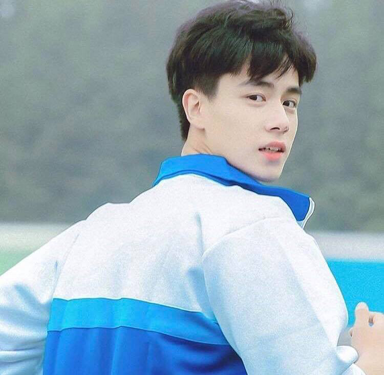 Netizen Hàn chọn ra 12 nam diễn viên Hoa ngữ có visual gây shock từ cái nhìn đầu tiên Netizen Hàn chọn ra 12 nam diễn viên Hoa ngữ có visual gây shock từ cái nhìn đầu tiên