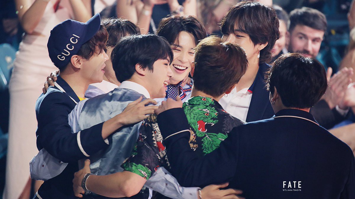 10 khoảnh khắc cho thấy rõ nhất nhân cách của Jungkook (BTS) do netizen Hàn bình chọn 10 khoảnh khắc cho thấy rõ nhất nhân cách của Jungkook (BTS) do netizen Hàn bình chọn