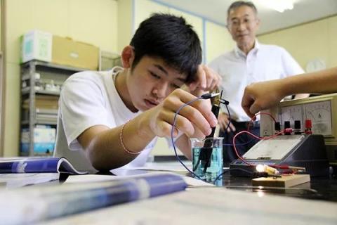 Ngôi trường Nhật Bản chỉ có một học sinh, ngày cậu trai tốt nghiệp cũng là ngày trường đóng cửa Ngôi trường Nhật Bản chỉ có một học sinh, ngày cậu trai tốt nghiệp cũng là ngày trường đóng cửa
