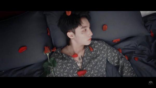 Xem loạt đồ hiệu sang chảnh trong 'Chạy Ngay Đi' chợt tò mò Sơn Tùng M-TP đã mặc gì trong MV đầu tiên? Xem loạt đồ hiệu sang chảnh trong 'Chạy Ngay Đi' chợt tò mò Sơn Tùng M-TP đã mặc gì trong MV đầu tiên?