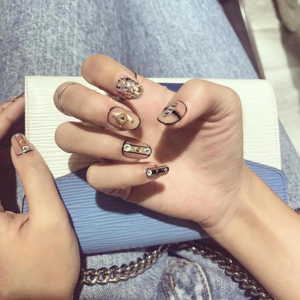 Bích Phương và 15 khoảnh khắc 'siêu cấp lầy lội' trên Instagram: 'Yêu hay không yêu, nói một lời đi'? Bích Phương và 15 khoảnh khắc 'siêu cấp lầy lội' trên Instagram: 'Yêu hay không yêu, nói một lời đi'?