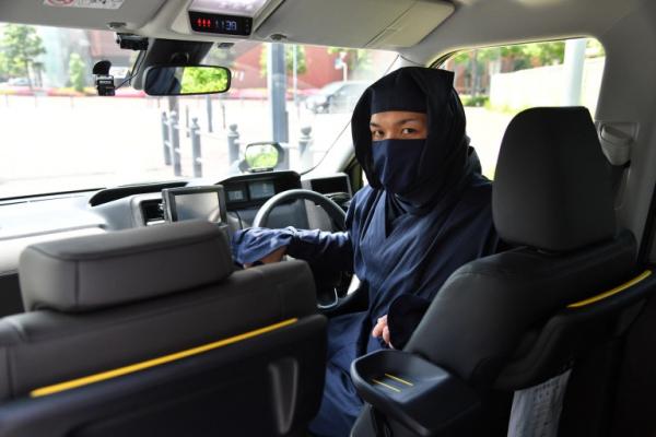 Taxi tại Nhật Bản hiện đang được lái bởi các ninja và mật vụ có trang bị... súng nước Taxi tại Nhật Bản hiện đang được lái bởi các ninja và mật vụ có trang bị... súng nước