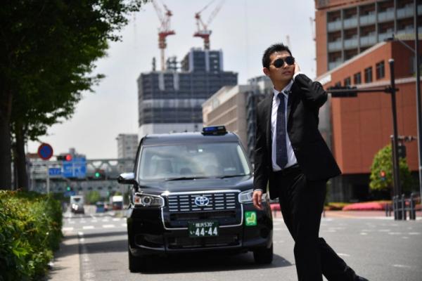 Taxi tại Nhật Bản hiện đang được lái bởi các ninja và mật vụ có trang bị... súng nước Taxi tại Nhật Bản hiện đang được lái bởi các ninja và mật vụ có trang bị... súng nước