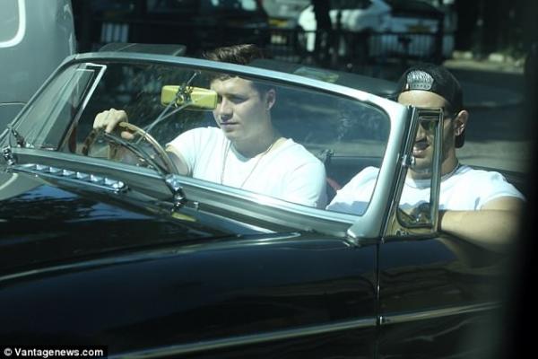 Chỉ nghiện xăm hình, mê xế hộp, tuổi trẻ của cậu ấm Brooklyn Beckham cứ mãi lông bông vậy sao? Chỉ nghiện xăm hình, mê xế hộp, tuổi trẻ của cậu ấm Brooklyn Beckham cứ mãi lông bông vậy sao?