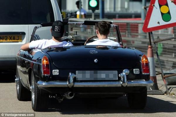 Chỉ nghiện xăm hình, mê xế hộp, tuổi trẻ của cậu ấm Brooklyn Beckham cứ mãi lông bông vậy sao? Chỉ nghiện xăm hình, mê xế hộp, tuổi trẻ của cậu ấm Brooklyn Beckham cứ mãi lông bông vậy sao?