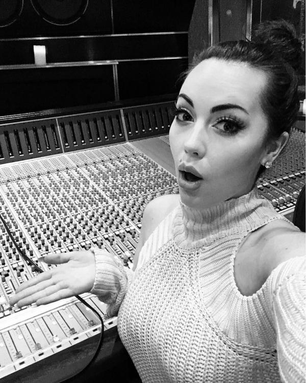 Bekuh Boom: 'mẹ đẻ' loạt hit của BLACK PINK, 24 tuổi nắm trong tay hàng triệu đô tiền bản quyền Bekuh Boom: 'mẹ đẻ' loạt hit của BLACK PINK, 24 tuổi nắm trong tay hàng triệu đô tiền bản quyền