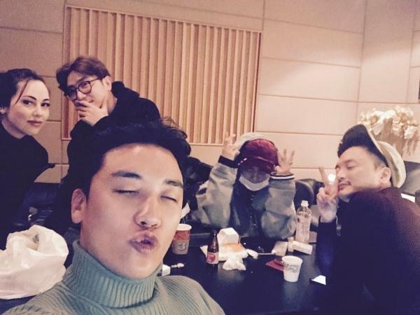 Bekuh Boom: 'mẹ đẻ' loạt hit của BLACK PINK, 24 tuổi nắm trong tay hàng triệu đô tiền bản quyền Bekuh Boom: 'mẹ đẻ' loạt hit của BLACK PINK, 24 tuổi nắm trong tay hàng triệu đô tiền bản quyền