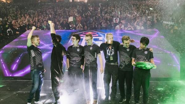 The International 8 - Câu chuyện về tình bạn 10 năm và sự 'phản bội' giữa game thủ của 2 đội đối địch The International 8 - Câu chuyện về tình bạn 10 năm và sự 'phản bội' giữa game thủ của 2 đội đối địch