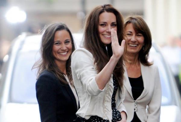 10 awkward ways the queen is mad with kate middleton 2