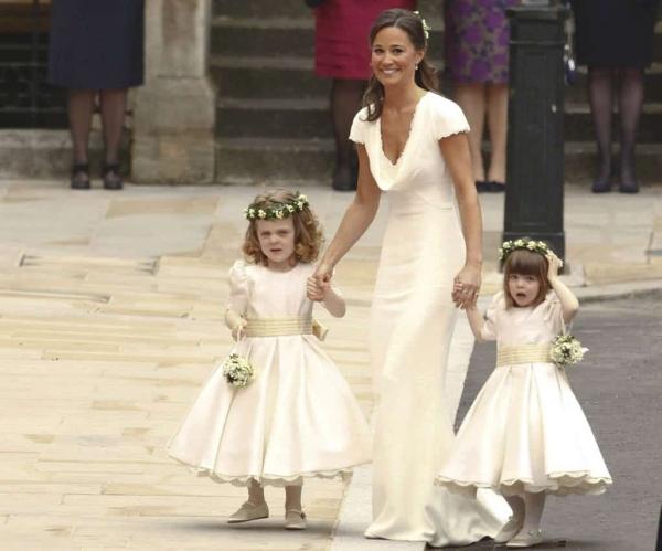 10 awkward ways the queen is mad with kate middleton 4