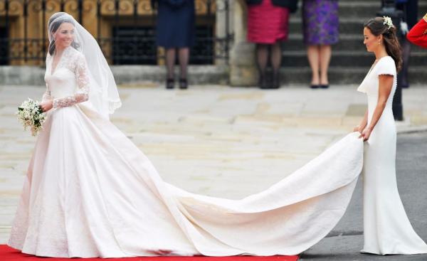 10 awkward ways the queen is mad with kate middleton 9