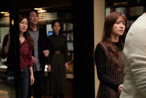 'Intimate Strangers': Chơi trò tiết lộ bí mật trên điện thoại, bạn thân thành người dưng chỉ sau một bữa ăn 'Intimate Strangers': Chơi trò tiết lộ bí mật trên điện thoại, bạn thân thành người dưng chỉ sau một bữa ăn