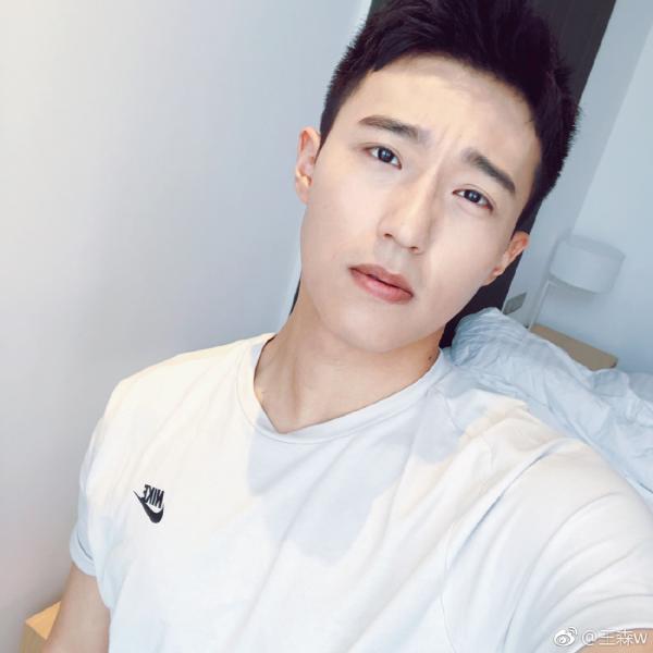 Thầy Khổng của Hoa Bưu và Dương Tịch gây bất ngờ với gương mặt điển trai, body nóng bỏng Thầy Khổng của Hoa Bưu và Dương Tịch gây bất ngờ với gương mặt điển trai, body nóng bỏng