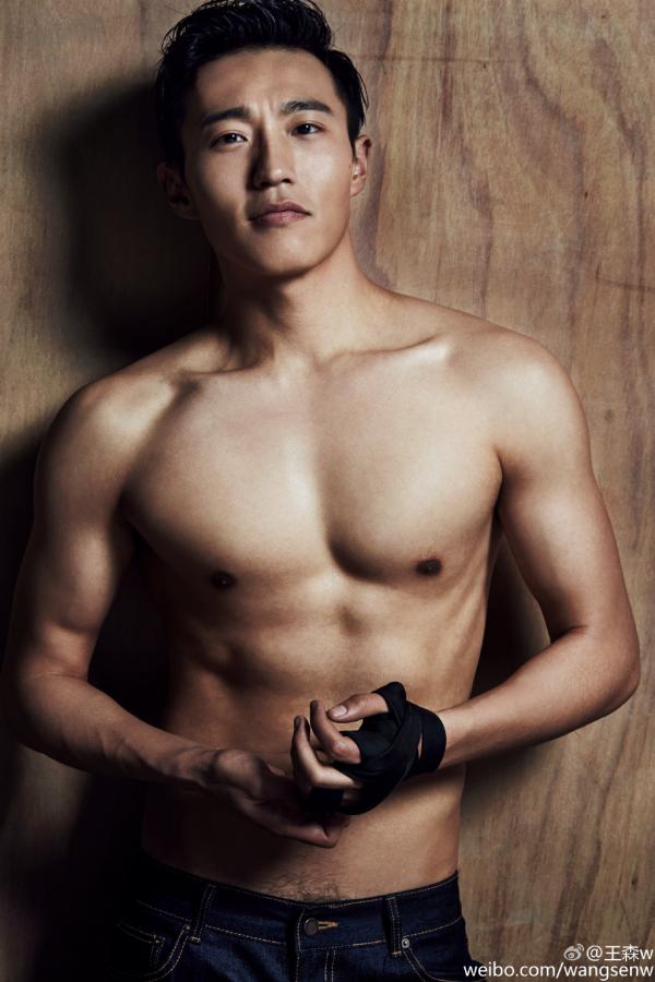 Thầy Khổng của Hoa Bưu và Dương Tịch gây bất ngờ với gương mặt điển trai, body nóng bỏng Thầy Khổng của Hoa Bưu và Dương Tịch gây bất ngờ với gương mặt điển trai, body nóng bỏng