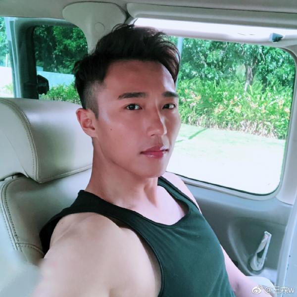 Thầy Khổng của Hoa Bưu và Dương Tịch gây bất ngờ với gương mặt điển trai, body nóng bỏng Thầy Khổng của Hoa Bưu và Dương Tịch gây bất ngờ với gương mặt điển trai, body nóng bỏng