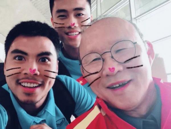 Park Hang-seo: Từ HLV đội bóng hạng 3 ở Hàn Quốc đến người hùng làm nên lịch sử cho Việt Nam Park Hang-seo: Từ HLV đội bóng hạng 3 ở Hàn Quốc đến người hùng làm nên lịch sử cho Việt Nam