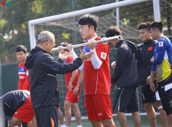 Park Hang-seo: Từ HLV đội bóng hạng 3 ở Hàn Quốc đến người hùng làm nên lịch sử cho Việt Nam Park Hang-seo: Từ HLV đội bóng hạng 3 ở Hàn Quốc đến người hùng làm nên lịch sử cho Việt Nam