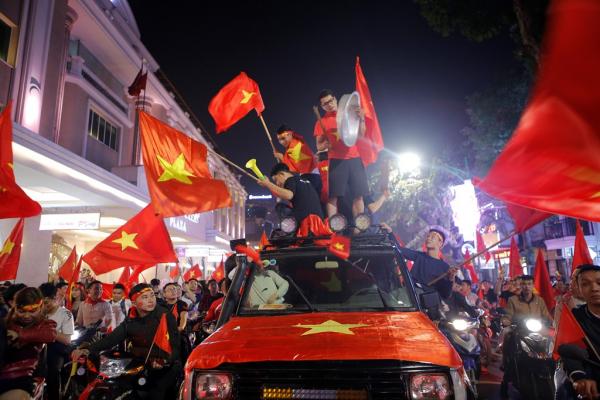 Park Hang-seo: Từ HLV đội bóng hạng 3 ở Hàn Quốc đến người hùng làm nên lịch sử cho Việt Nam Park Hang-seo: Từ HLV đội bóng hạng 3 ở Hàn Quốc đến người hùng làm nên lịch sử cho Việt Nam