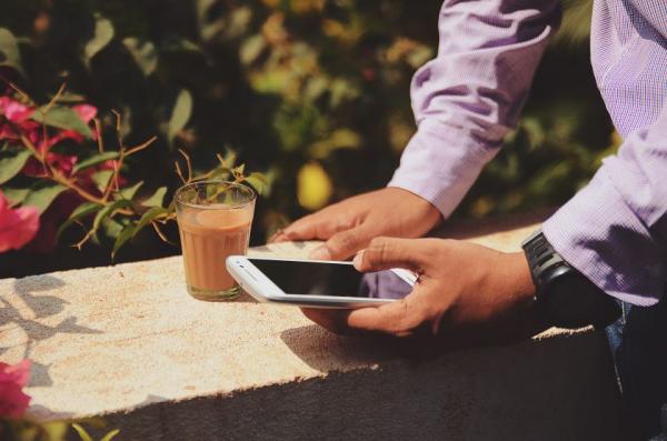 best way to hold a smartphone nickang blog