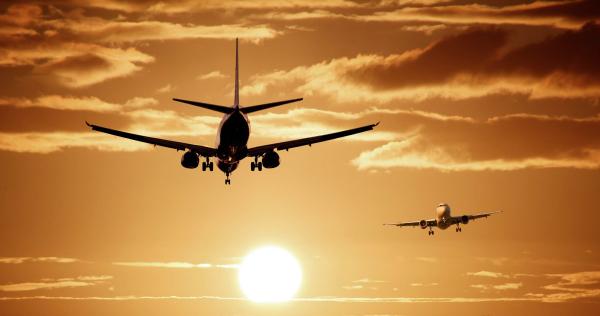airplane silhouette