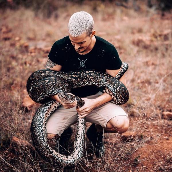 this guy from switzerland left a prestigious job sold all his things and moved to africa to rescue mutilated animals 5c819ef50f13a 880