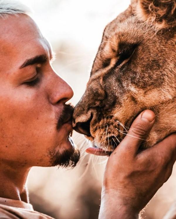 this guy from switzerland left a prestigious job sold all his things and moved to africa to rescue mutilated animals 5c822d6967d51 880