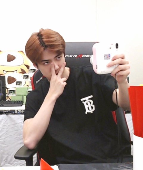 Nghìn lẻ một bức ảnh chứng minh Sehun (EXO) vô tội Nghìn lẻ một bức ảnh chứng minh Sehun (EXO) vô tội