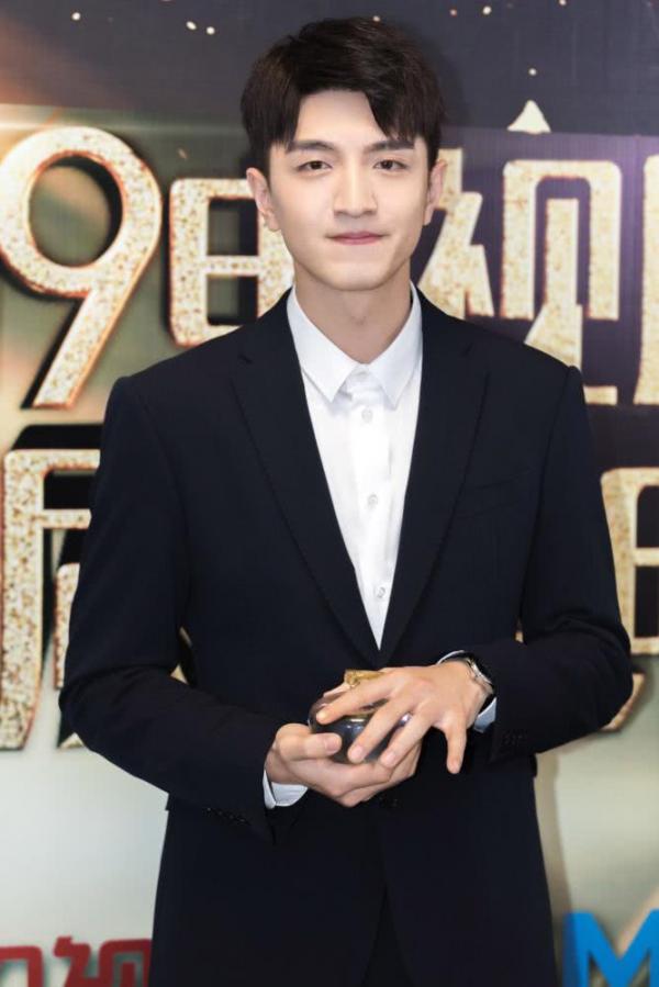 5 nam diễn viên Hoa ngữ nổi tiếng chỉ nhờ một bộ phim sau nhiều năm 'sống trong bóng tối' 5 nam diễn viên Hoa ngữ nổi tiếng chỉ nhờ một bộ phim sau nhiều năm 'sống trong bóng tối'