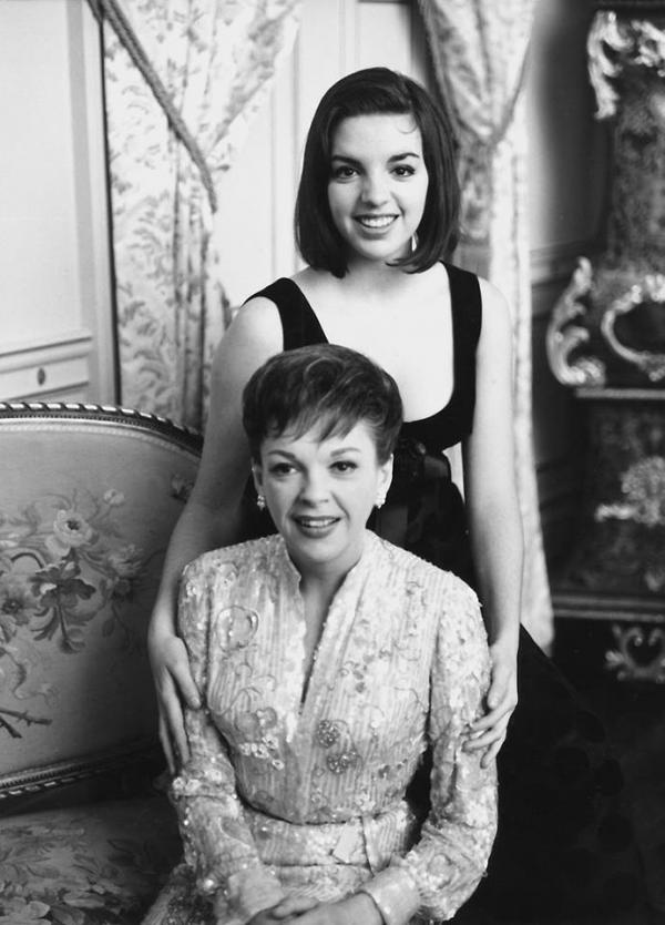 Liza Minnelli: Nữ diễn viên trách móc Michael Jackson vì để bà lấy... chồng gay Liza Minnelli: Nữ diễn viên trách móc Michael Jackson vì để bà lấy... chồng gay