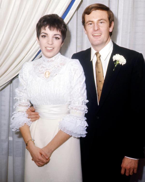 Liza Minnelli: Nữ diễn viên trách móc Michael Jackson vì để bà lấy... chồng gay Liza Minnelli: Nữ diễn viên trách móc Michael Jackson vì để bà lấy... chồng gay
