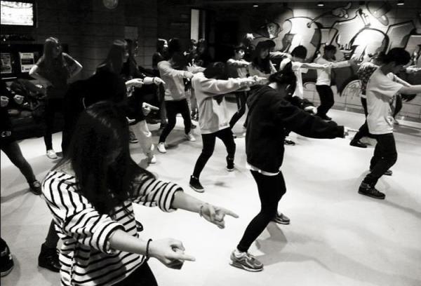 k pop training