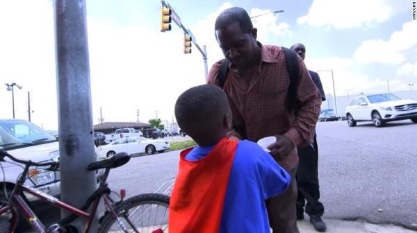 180518161959 02 al boy helps homeless exlarge 169