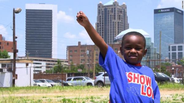 180518162002 03 al boy helps homeless exlarge 169