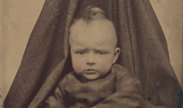 9 hidden mother photo